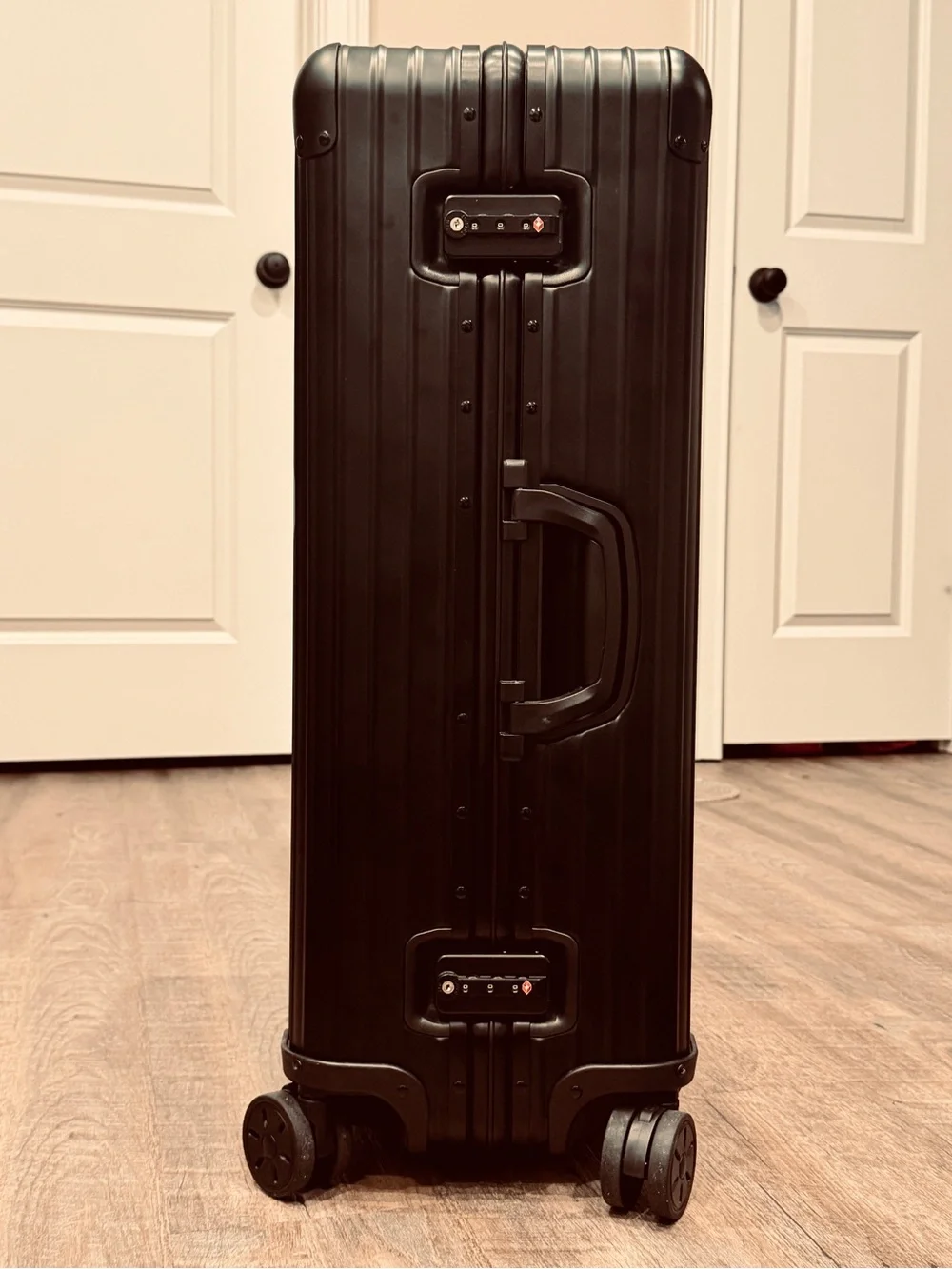 Supreme x RIMOWA Topas Multiwheel 82L - Mint!
